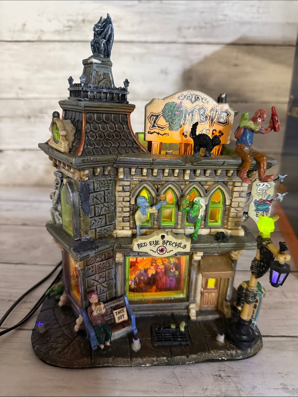 Lemax Spooky Town Halloween Zombie's Cafe Building & Box 65346 Zombie Cafe READ